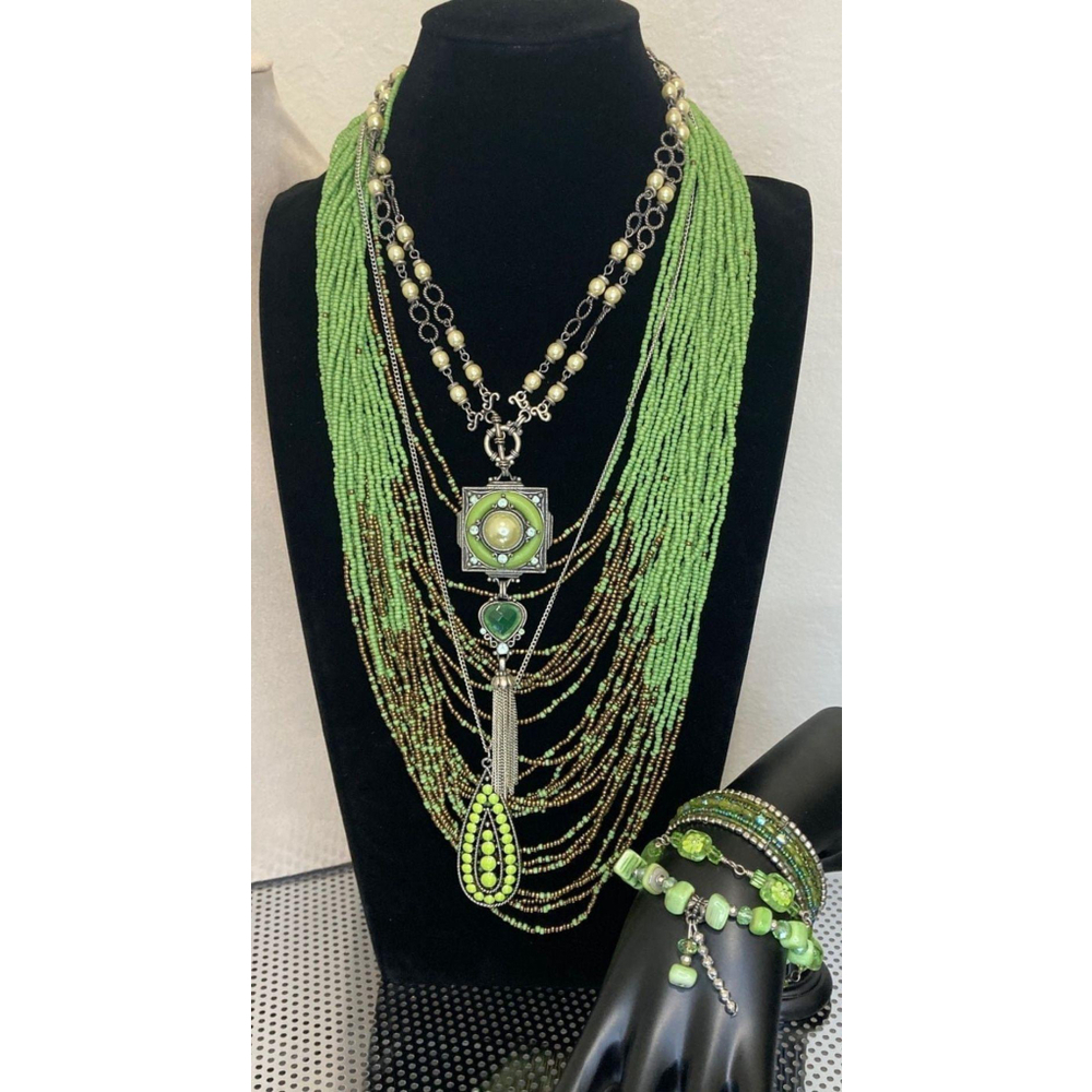 Green necklace and bracelet bundle